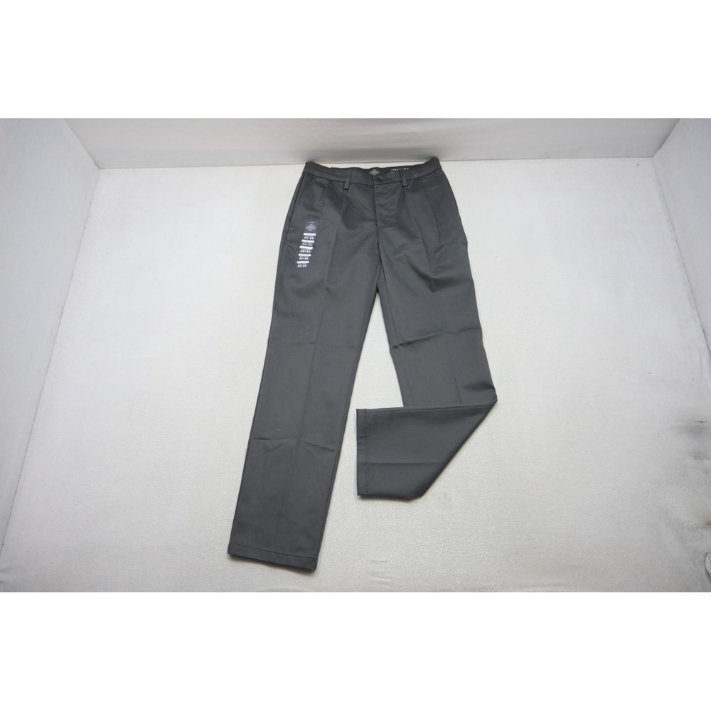 St. Johns Bay Universal Easy-Care Khaki Pant Mens 30x32 Gray Pleated Classic NEW